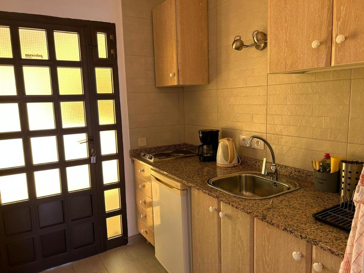 Aurora 104 Apartment Giniginamar Ngoại thất bức ảnh